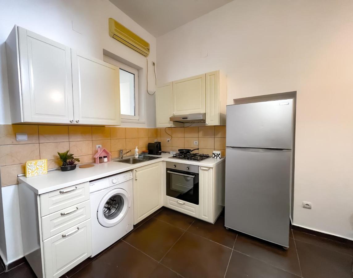 부쿠레슈티 Cool Flat With Hot Tub In The Old Town 아파트 외부 사진