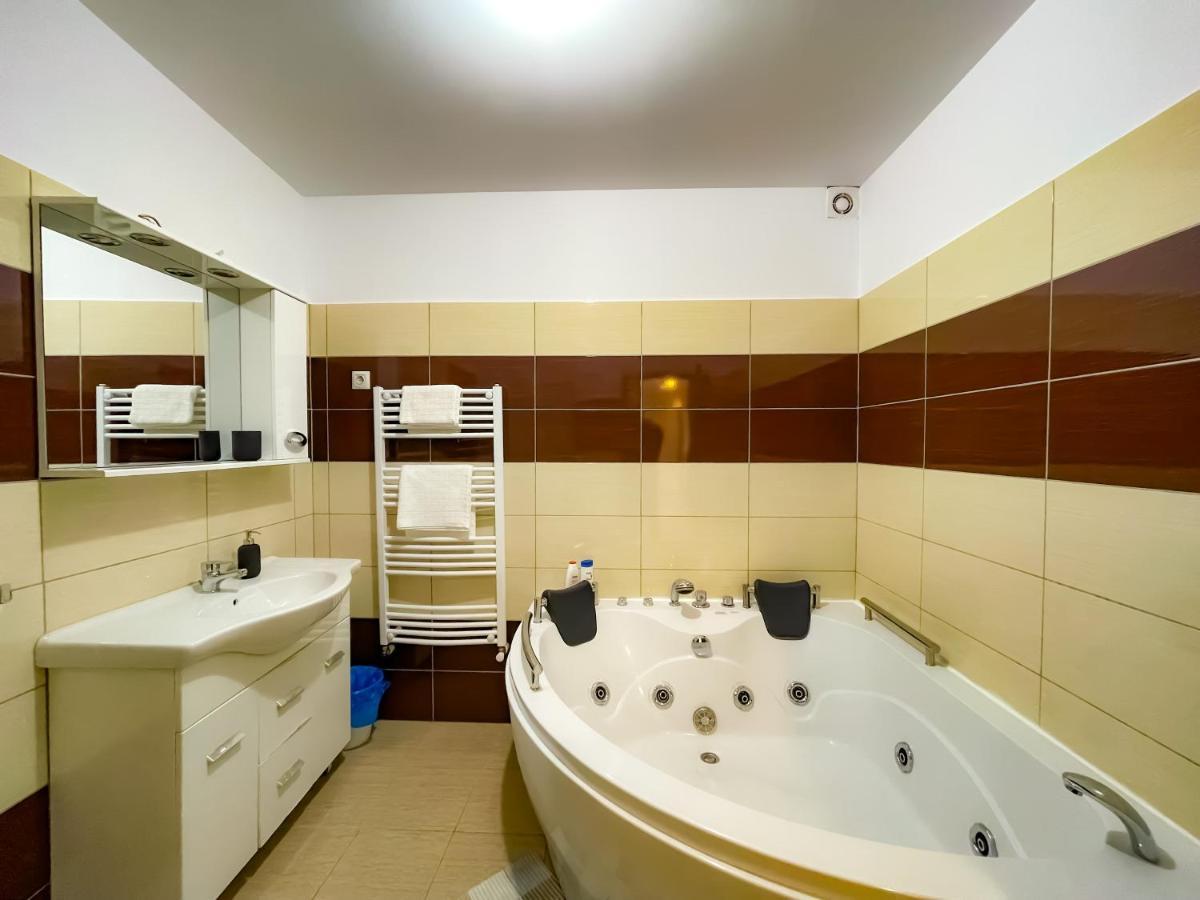 부쿠레슈티 Cool Flat With Hot Tub In The Old Town 아파트 외부 사진