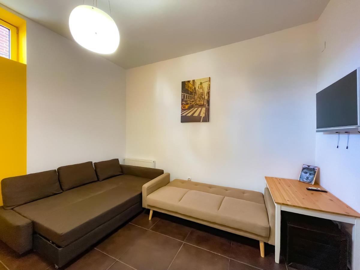 부쿠레슈티 Cool Flat With Hot Tub In The Old Town 아파트 외부 사진