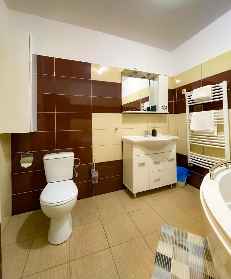부쿠레슈티 Cool Flat With Hot Tub In The Old Town 아파트 외부 사진