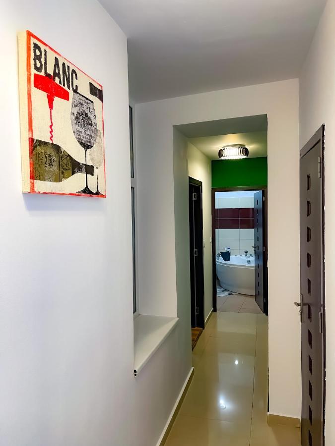 부쿠레슈티 Cool Flat With Hot Tub In The Old Town 아파트 외부 사진